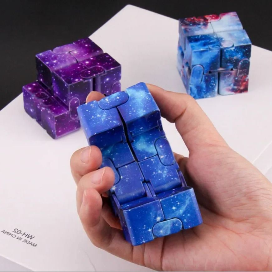 Cubo mágico con tapa infinita, - Model Kit Infinite Dimension reseña y precio